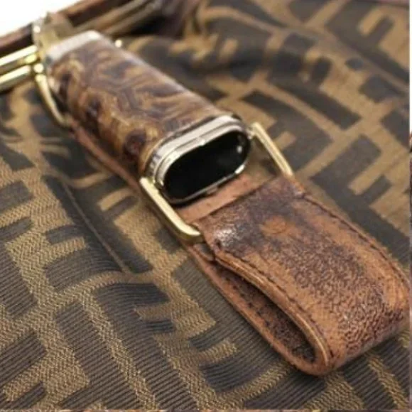 authentic FENDI Brown Leather Gold-plated Spy Shoulder Bag - Picture 4 of 16